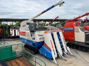 ISEKI รถเกี่ยวนวดข้าว HF322G (3 แถว) #C0017