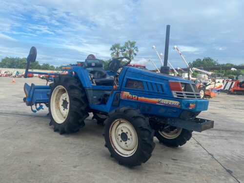 LINE ALBUM S01816 ISEKI TU240 260814 1 1